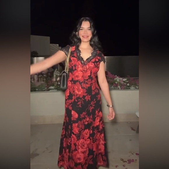 new Tiffie v neck midi dress in Basilica floral print - Picture 1 of 9